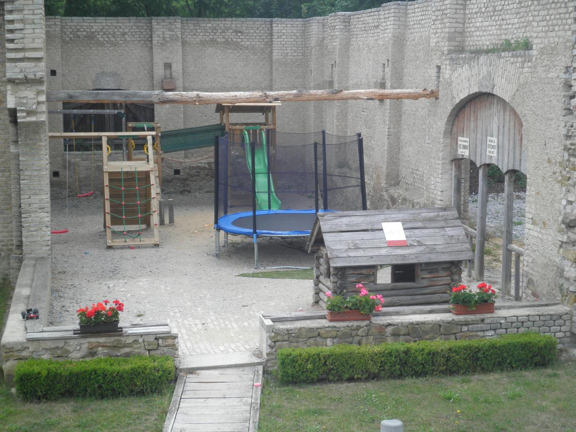 Penzion Ve Stoleti Lodenice Bagian luar foto