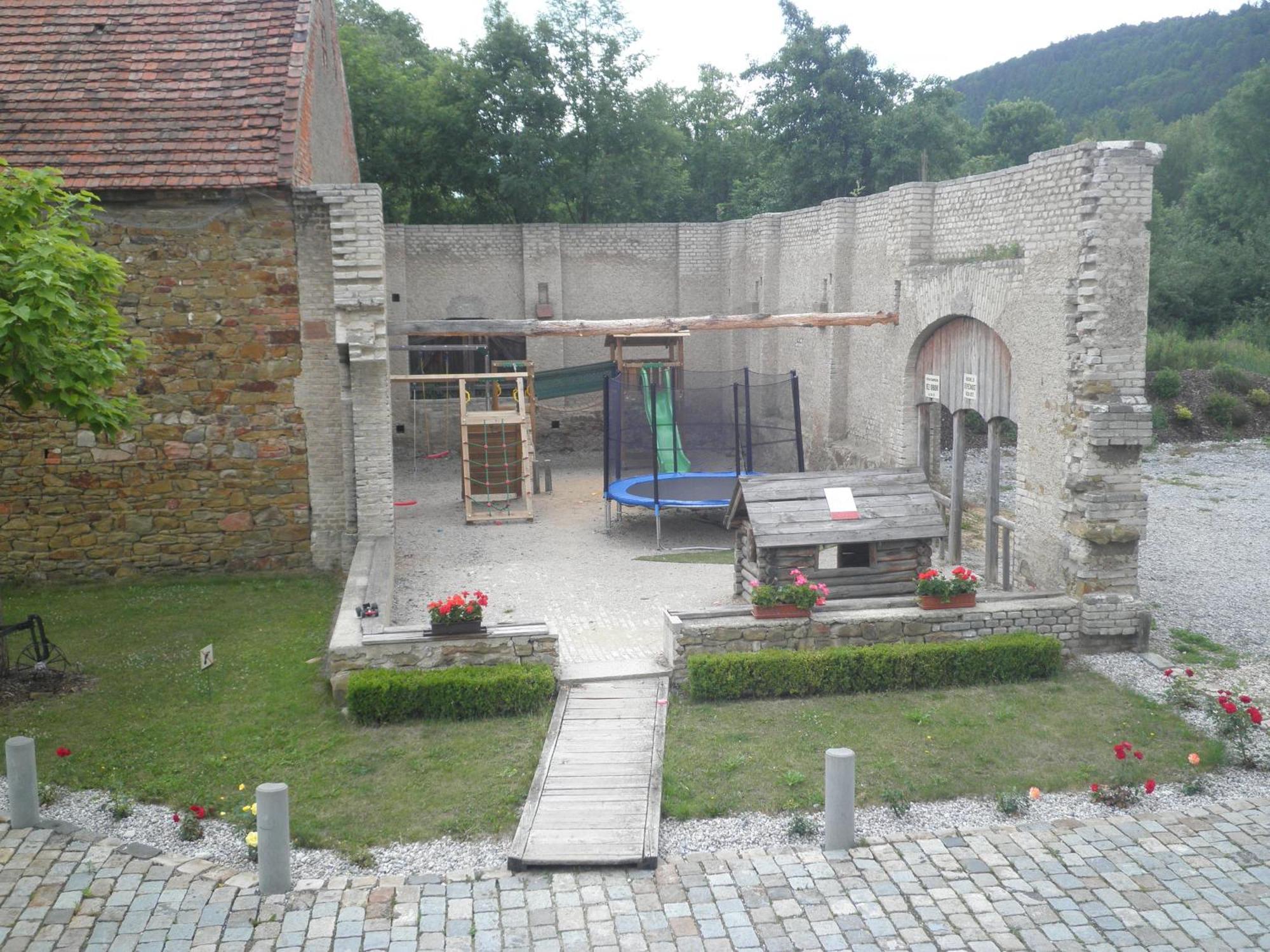 Penzion Ve Stoleti Lodenice Bagian luar foto