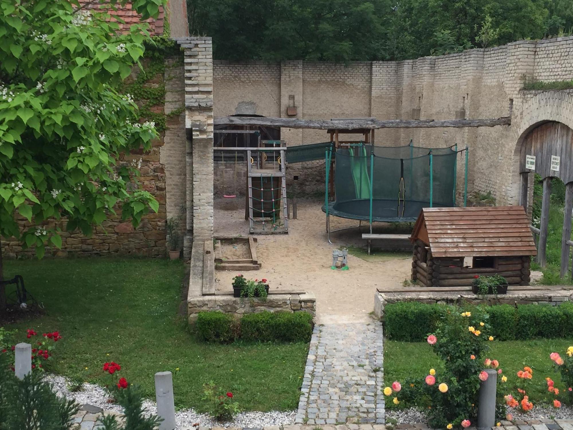 Penzion Ve Stoleti Lodenice Bagian luar foto